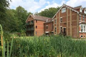 2 bedroom Flat for s...